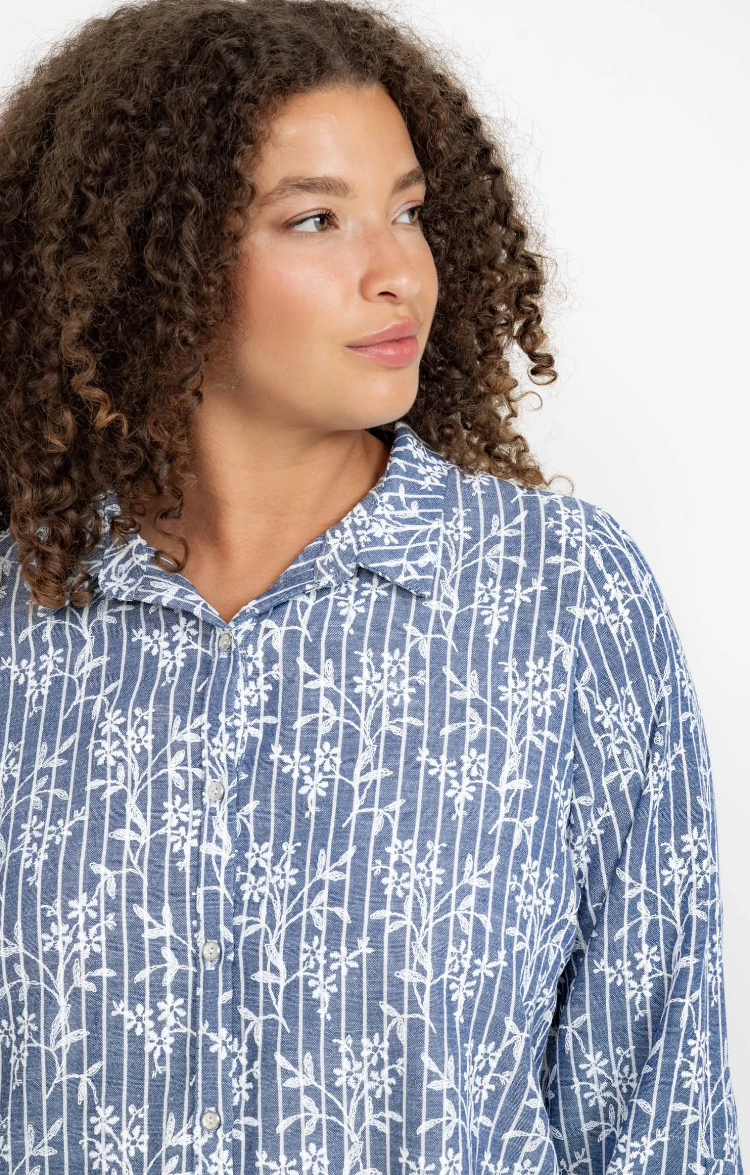 Chemise rayée effet brodé