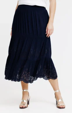 Jupon crepon à broderie ajourée