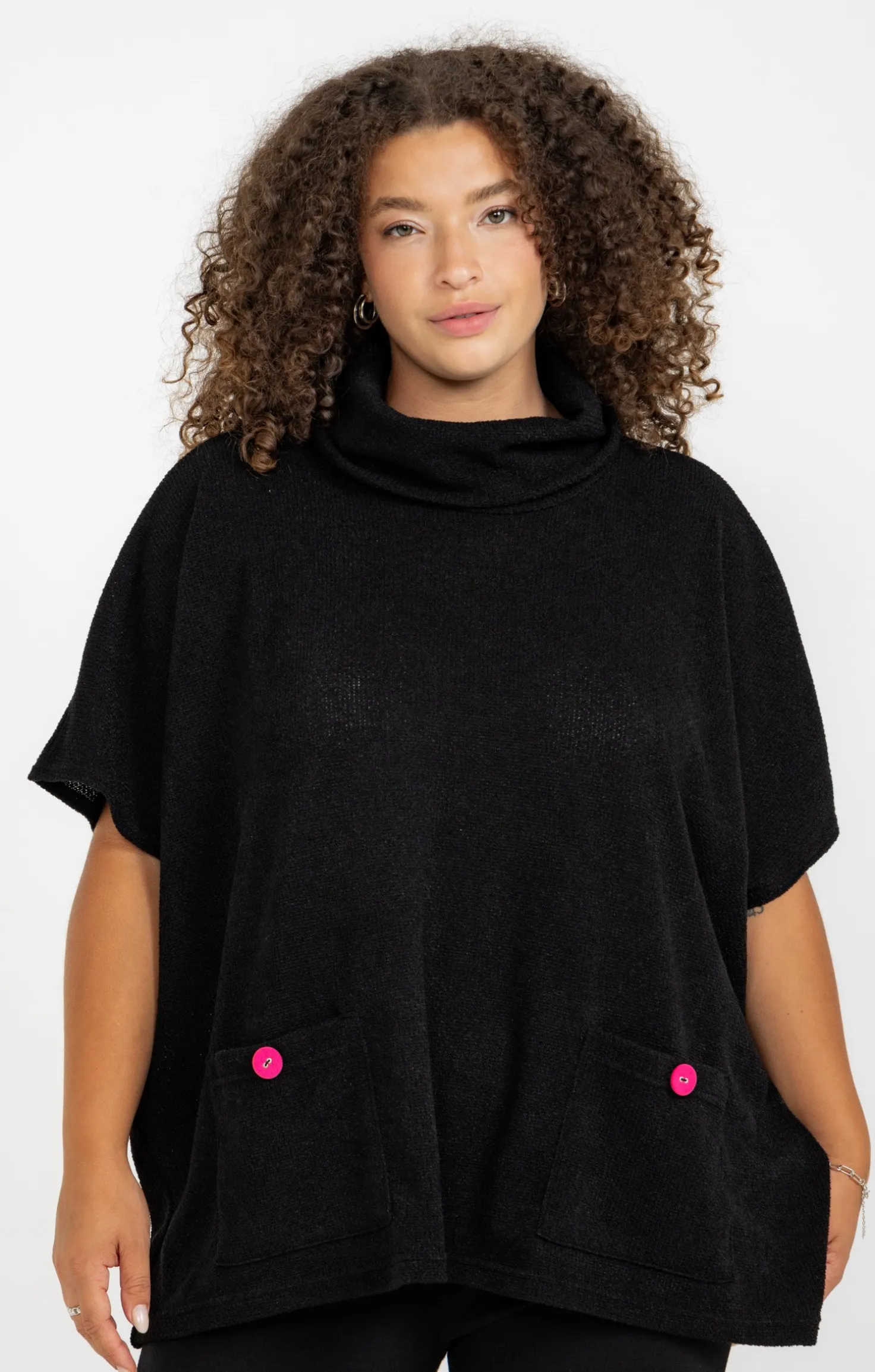 Poncho à poches et boutons colorés