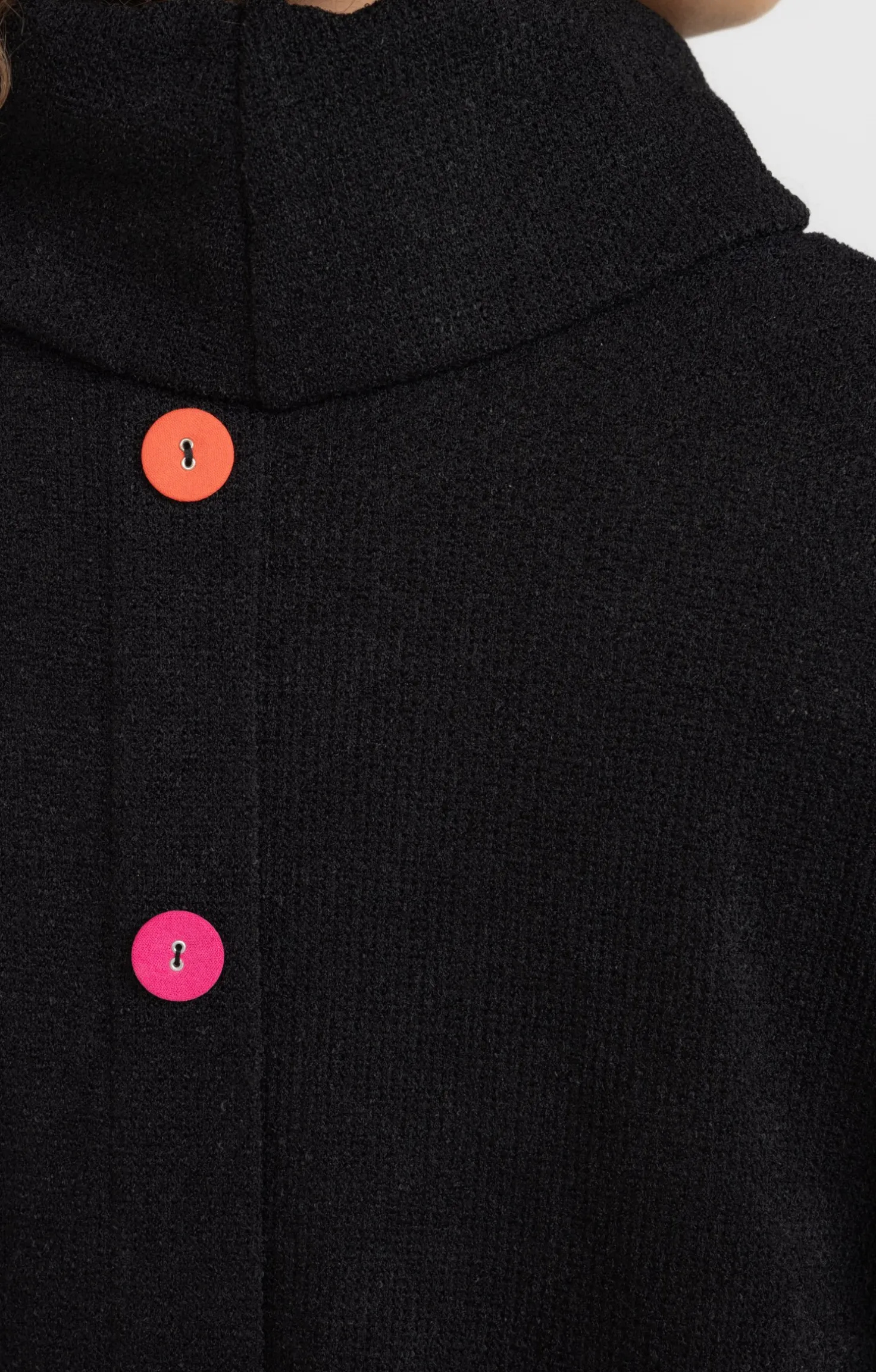 Poncho à poches et boutons colorés