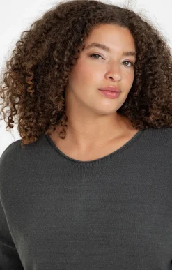 Pull avec boutons au dos