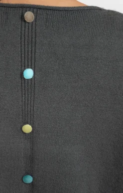 Pull avec boutons au dos