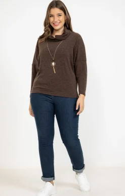 Pull uni col roulé et collier