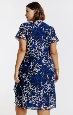 Robe en dentelle avec collier