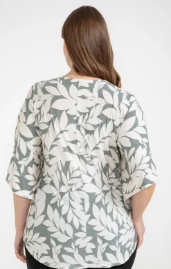Tee-shirt forme poncho col V et collier